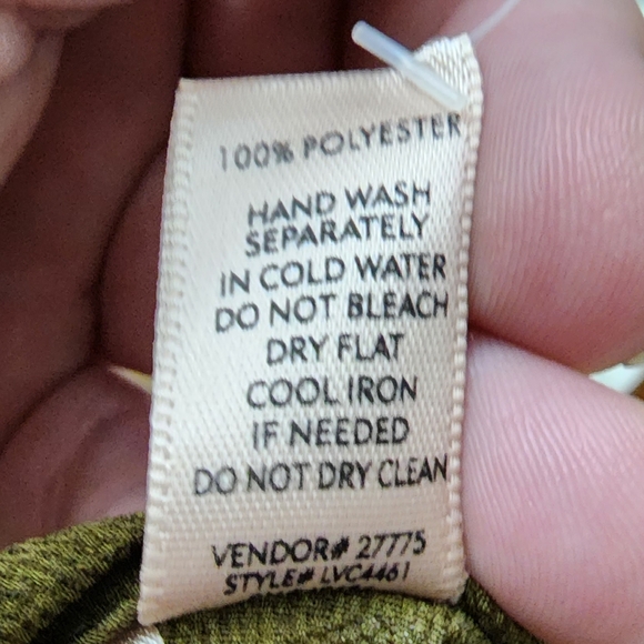 NWT! WILLOW AND ROOT! Olive Green Floral Peplum Top~ Buckle~ Size Small - Picture 11 of 11